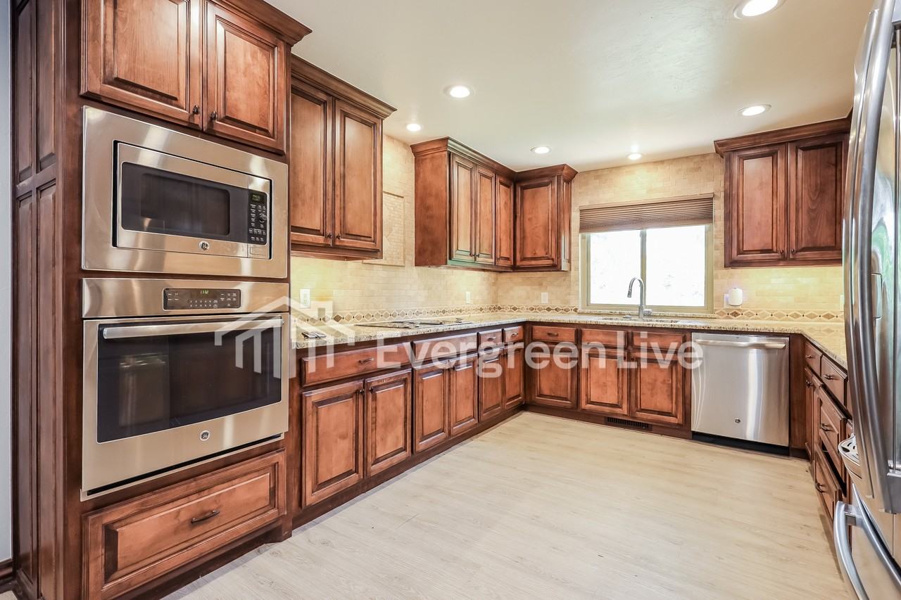 816 Lakeside Cir - Photo 7 of 16