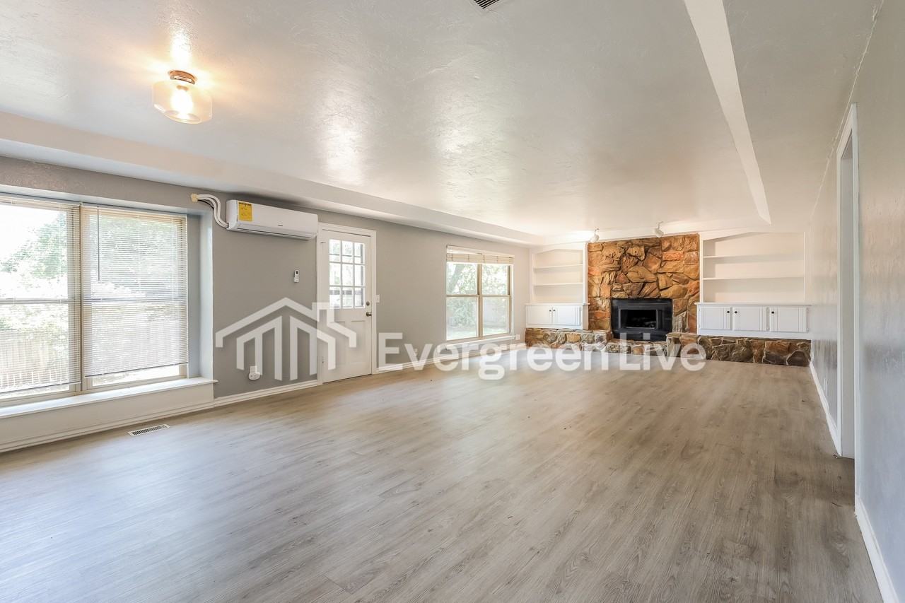 816 Lakeside Cir - Photo 4 of 16