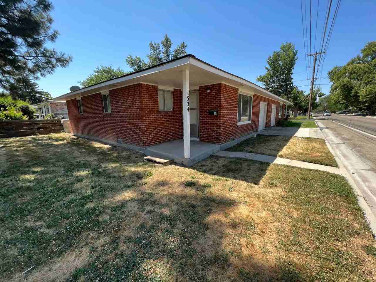 1524 E Linden St #B - Photo 3 of 26