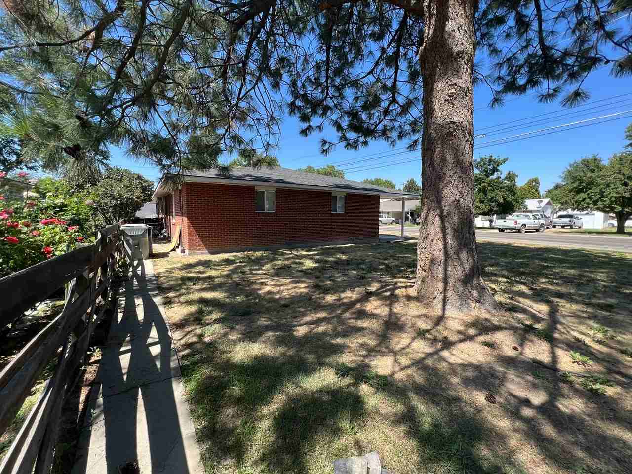 1524 E Linden St #B - Photo 2 of 26