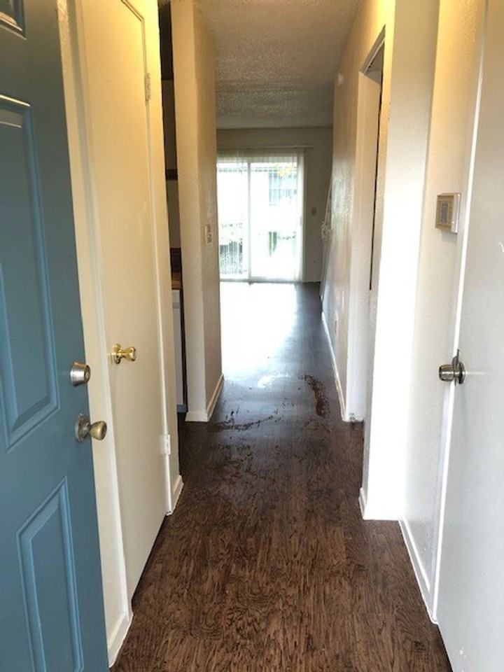 812 W Collins St - Photo 2 of 11