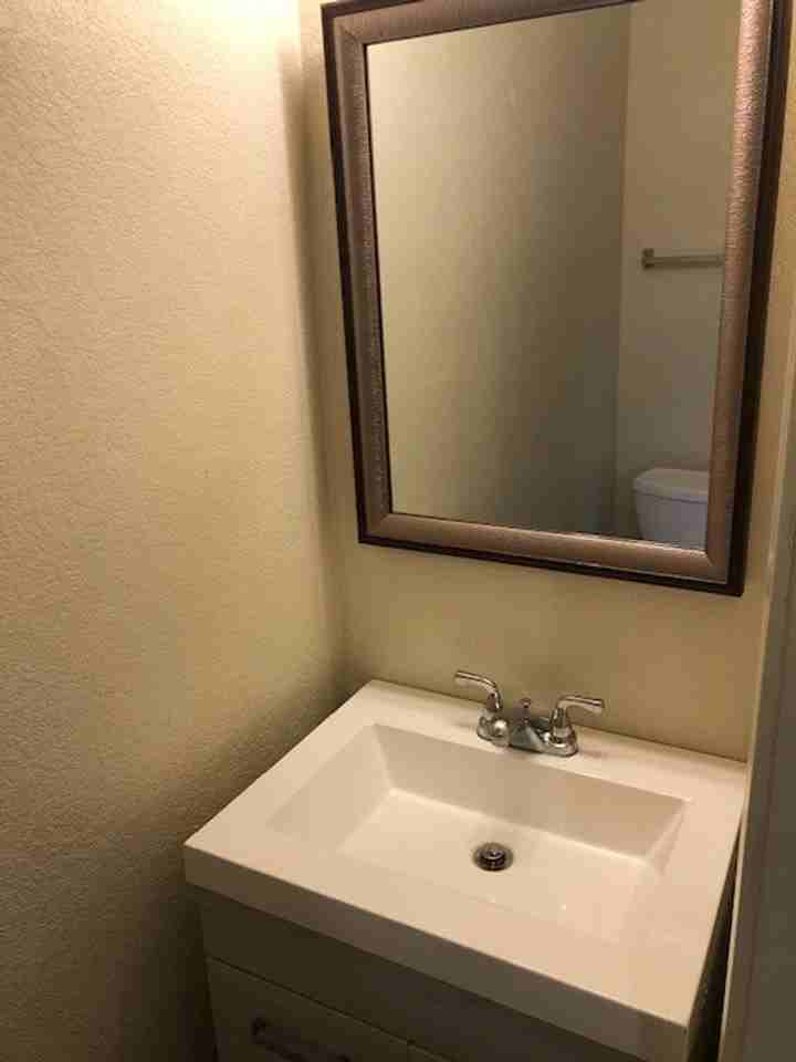 812 W Collins St - Photo 3 of 11