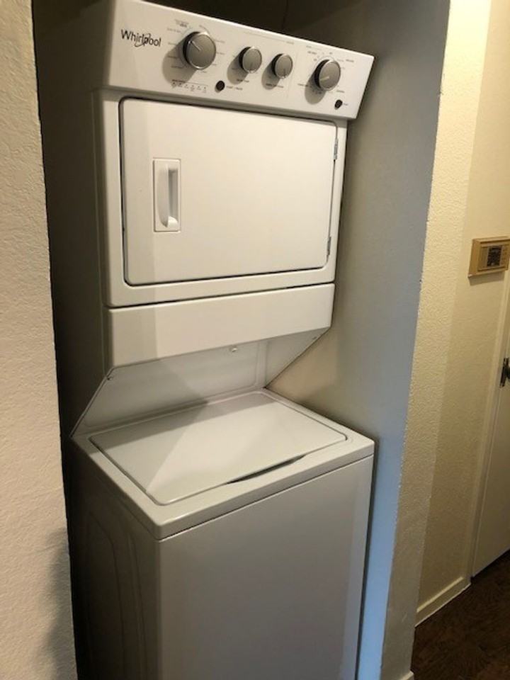 812 W Collins St - Photo 6 of 11