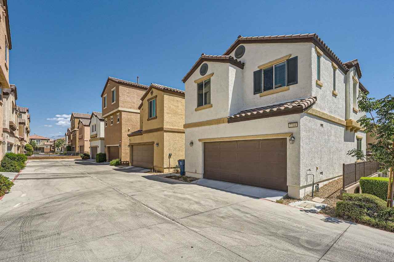 7704 Twirling Yarn Ct - Photo 2 of 23