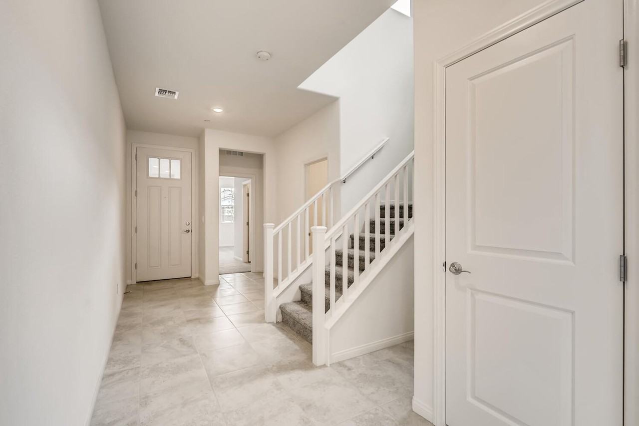 8379 Lagunilla Ave - Photo 3 of 28