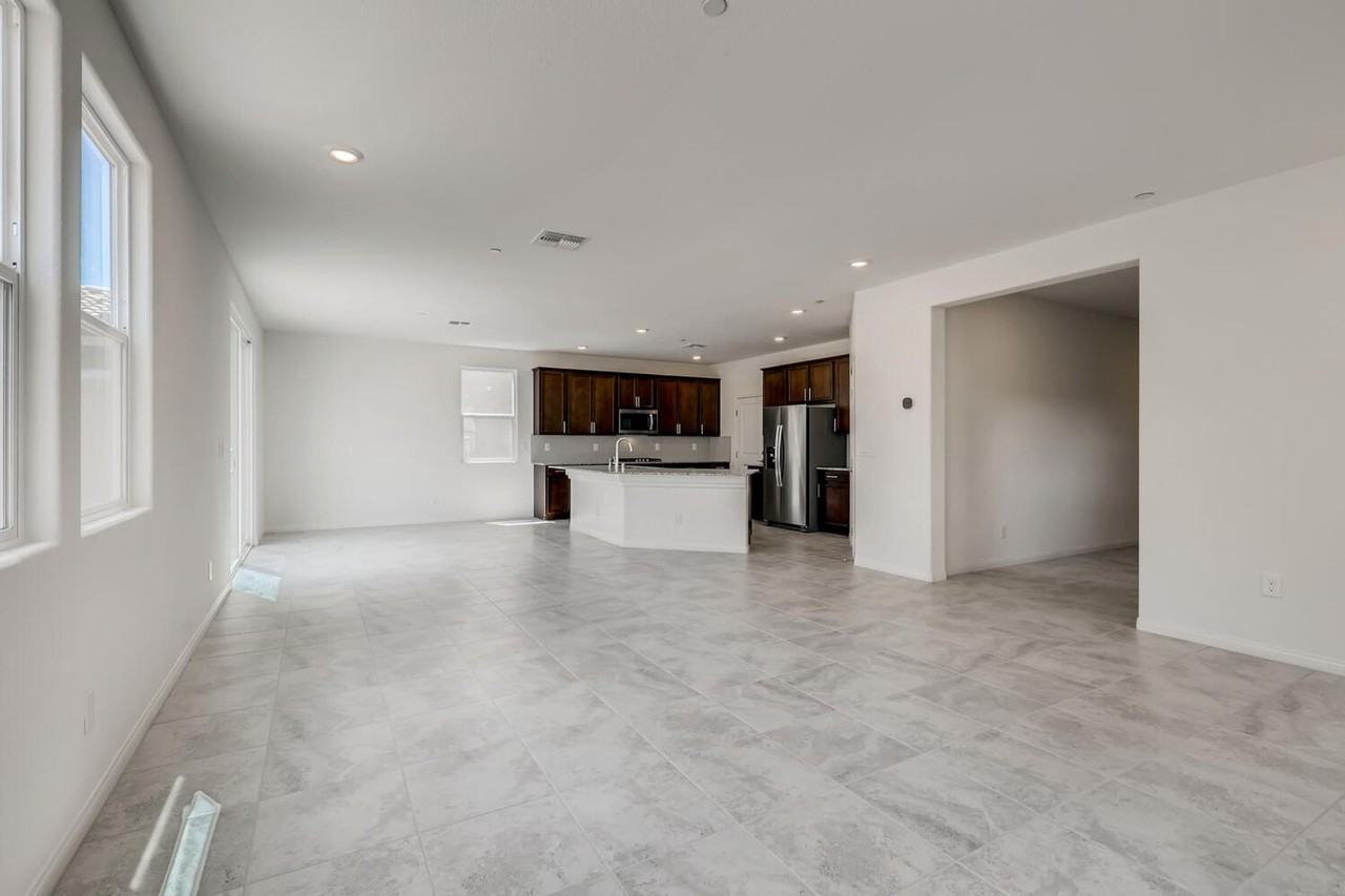 8379 Lagunilla Ave - Photo 4 of 28