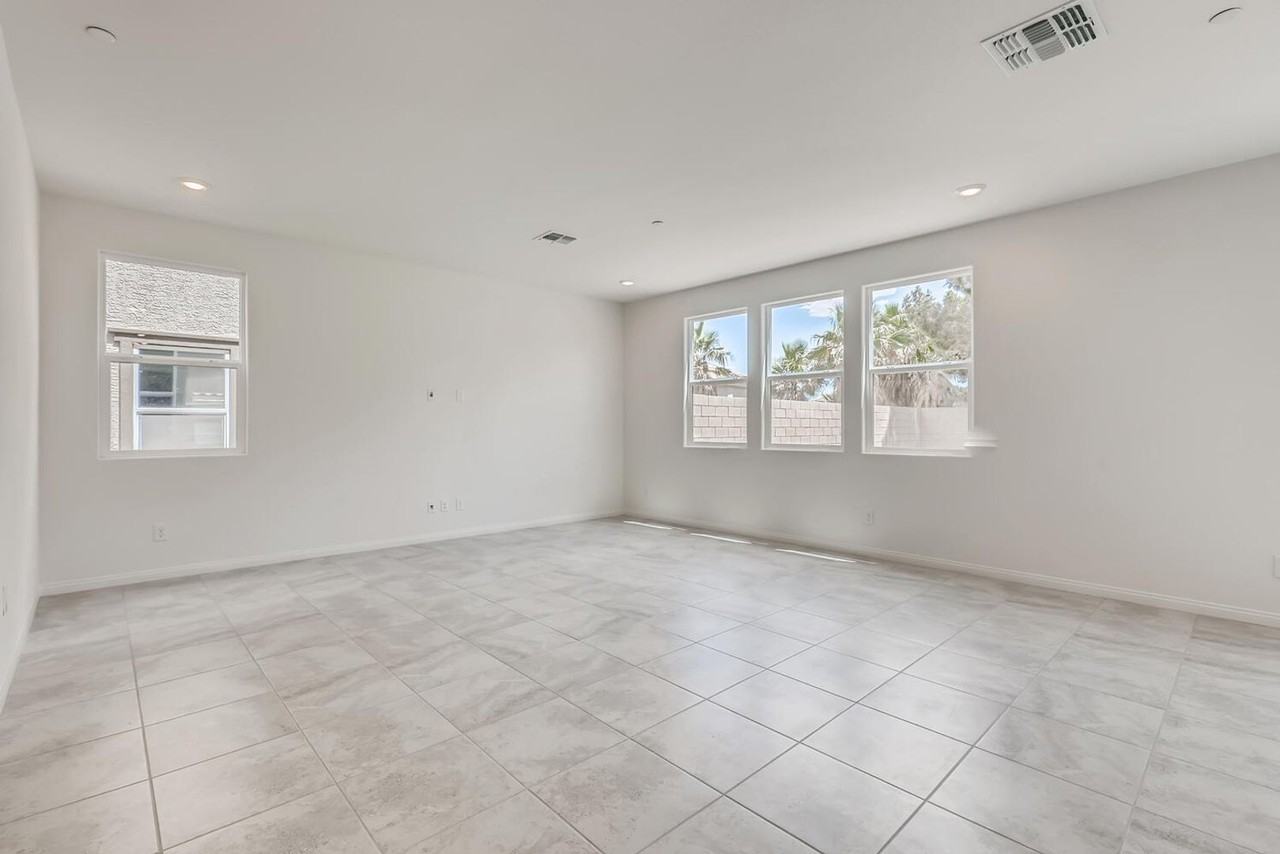 8379 Lagunilla Ave - Photo 6 of 28