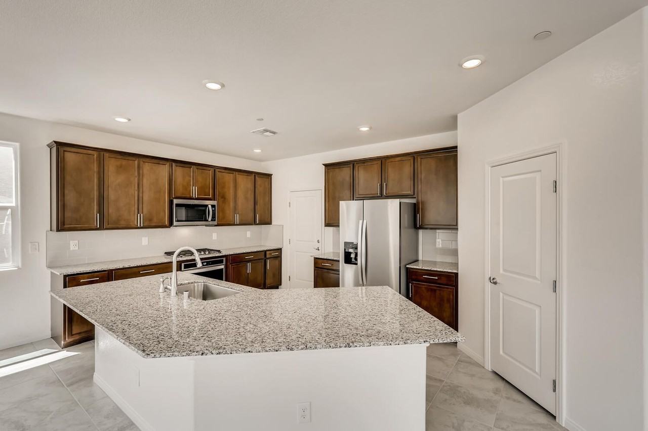 8379 Lagunilla Ave - Photo 7 of 28