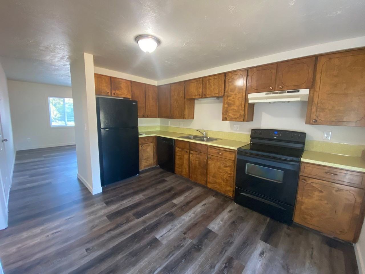 371 S. 3rd W. (Lowder) - Photo 3 of 10