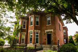 featured image of 817 Ferry St