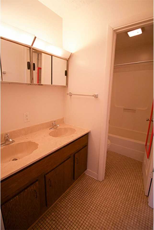 Andrew Place - Photo 4 of 10