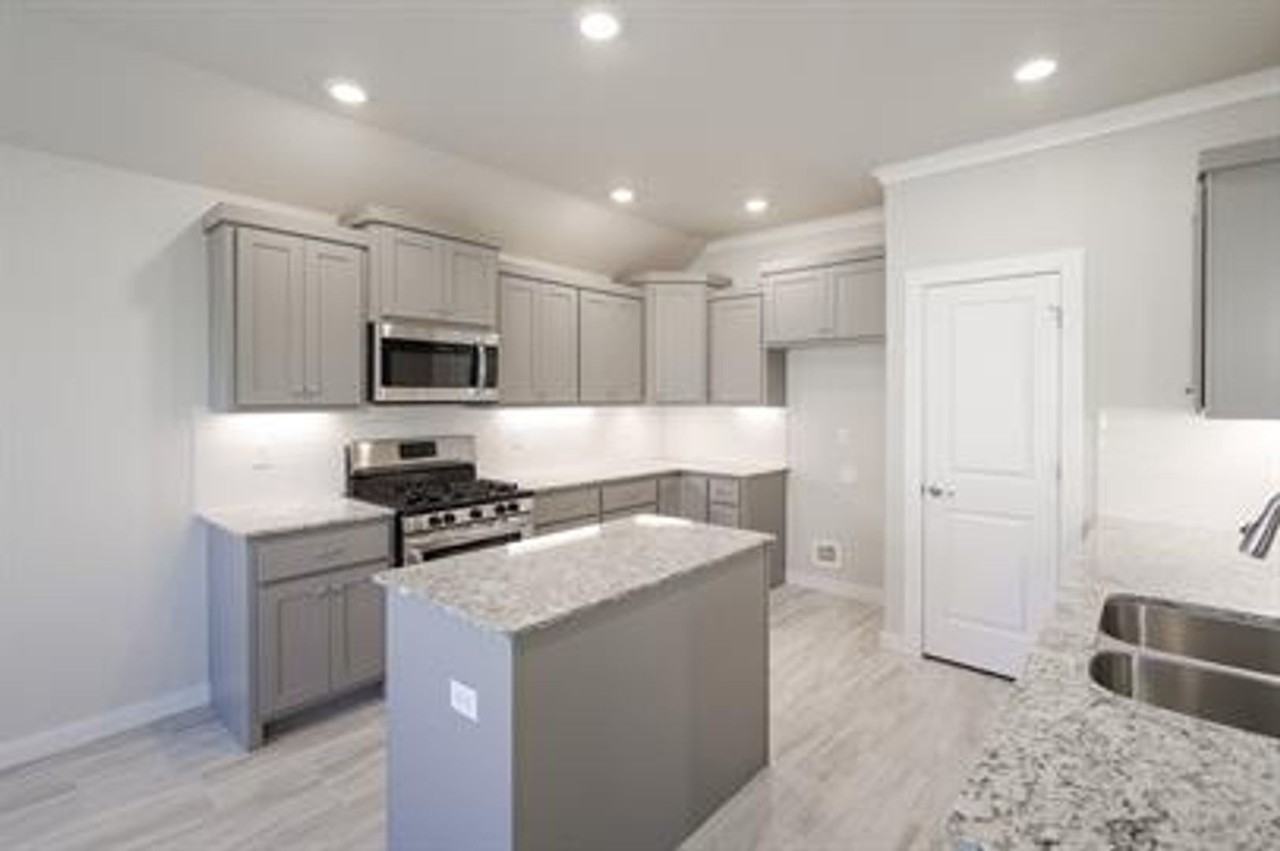 824 Copper St - Photo 2 of 23