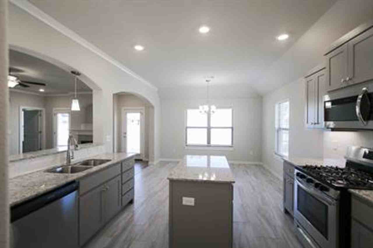 824 Copper St - Photo 3 of 23