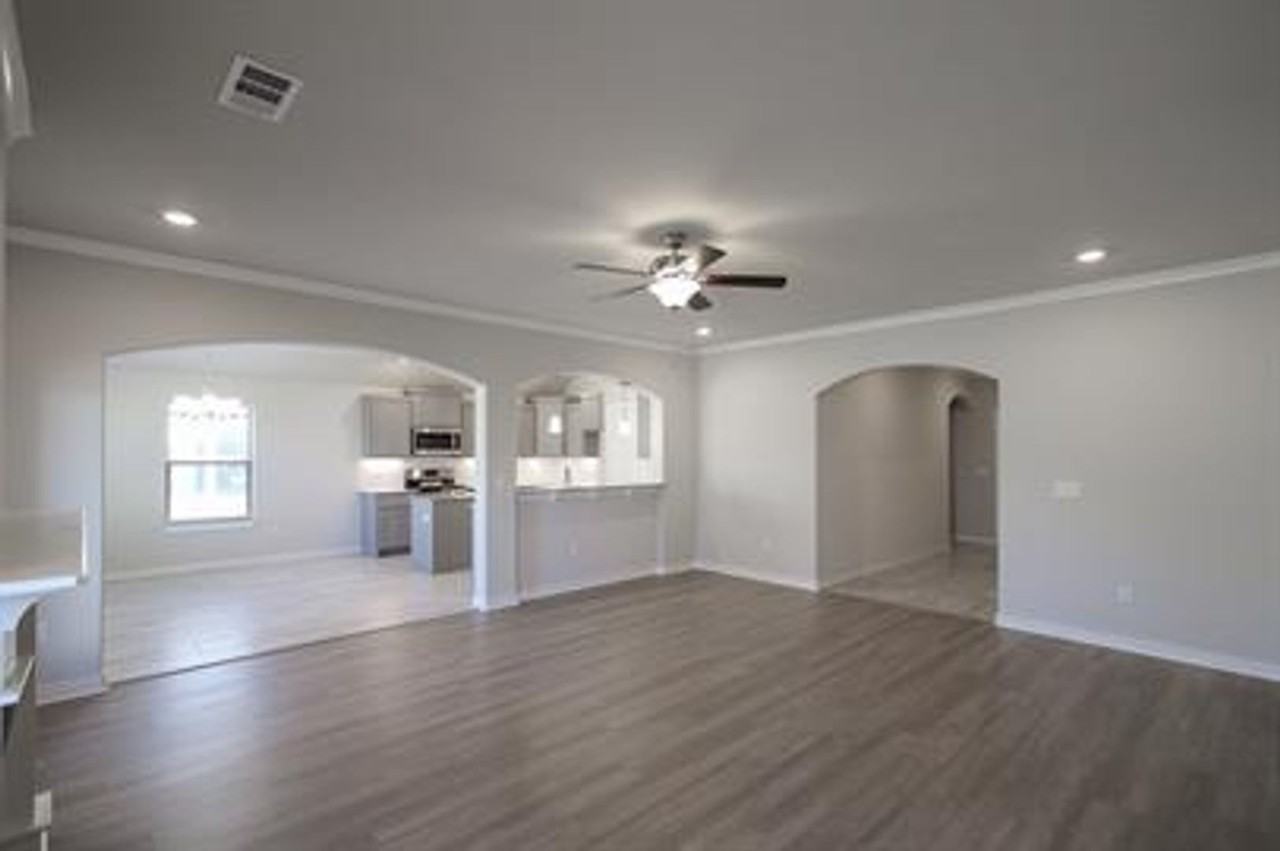 824 Copper St - Photo 5 of 23