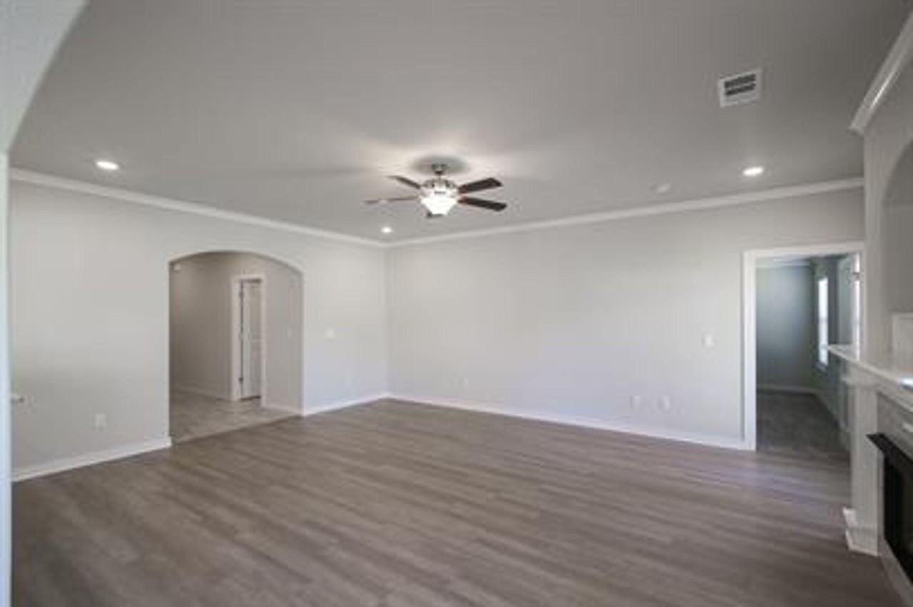824 Copper St - Photo 6 of 23