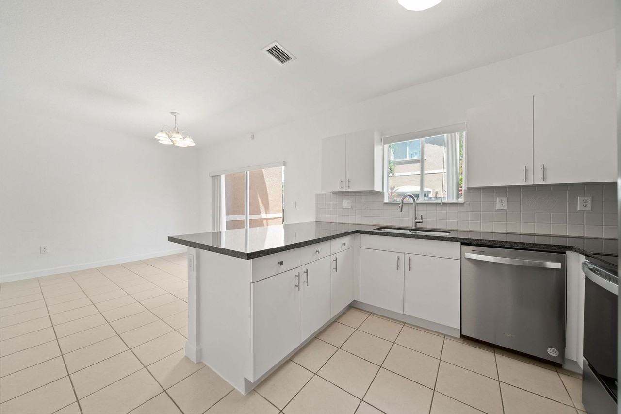 21459 Sw 86th Pl - Photo 7 of 27