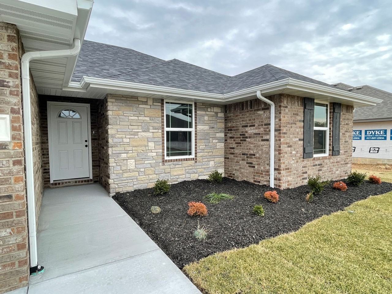 6002 S Iris Ln - Photo 2 of 19