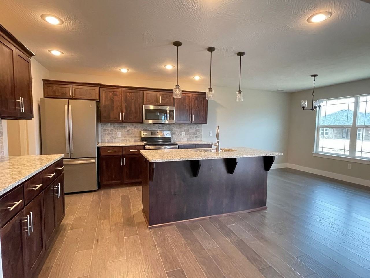 6002 S Iris Ln - Photo 3 of 19
