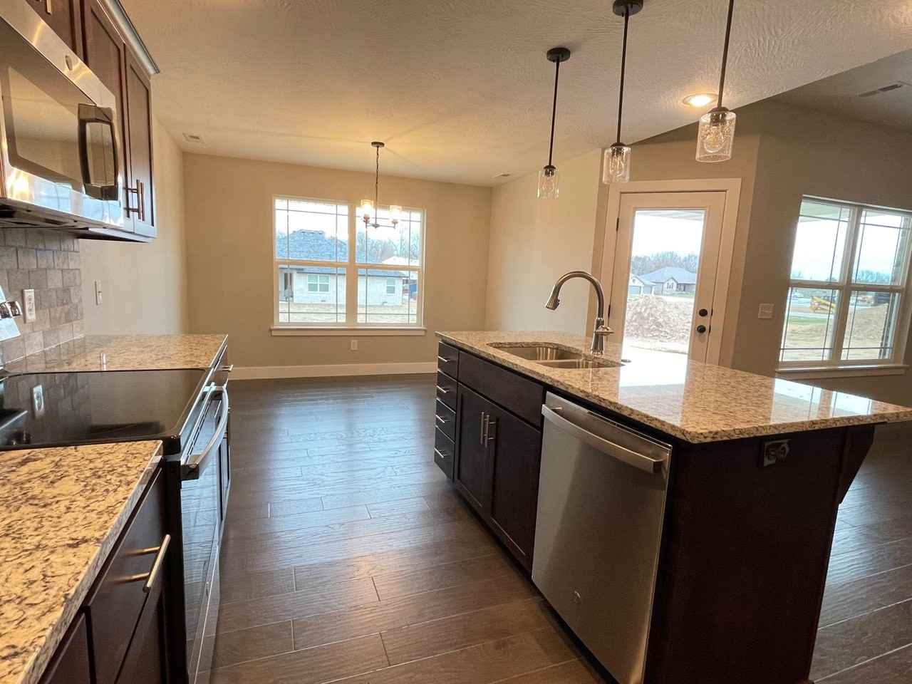 6002 S Iris Ln - Photo 5 of 19