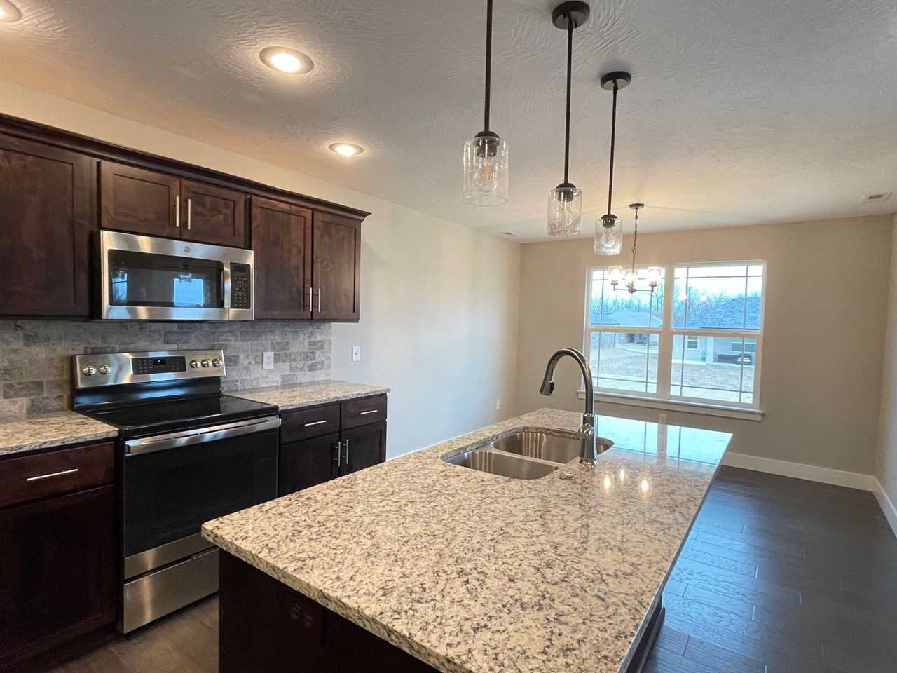 6002 S Iris Ln - Photo 7 of 19