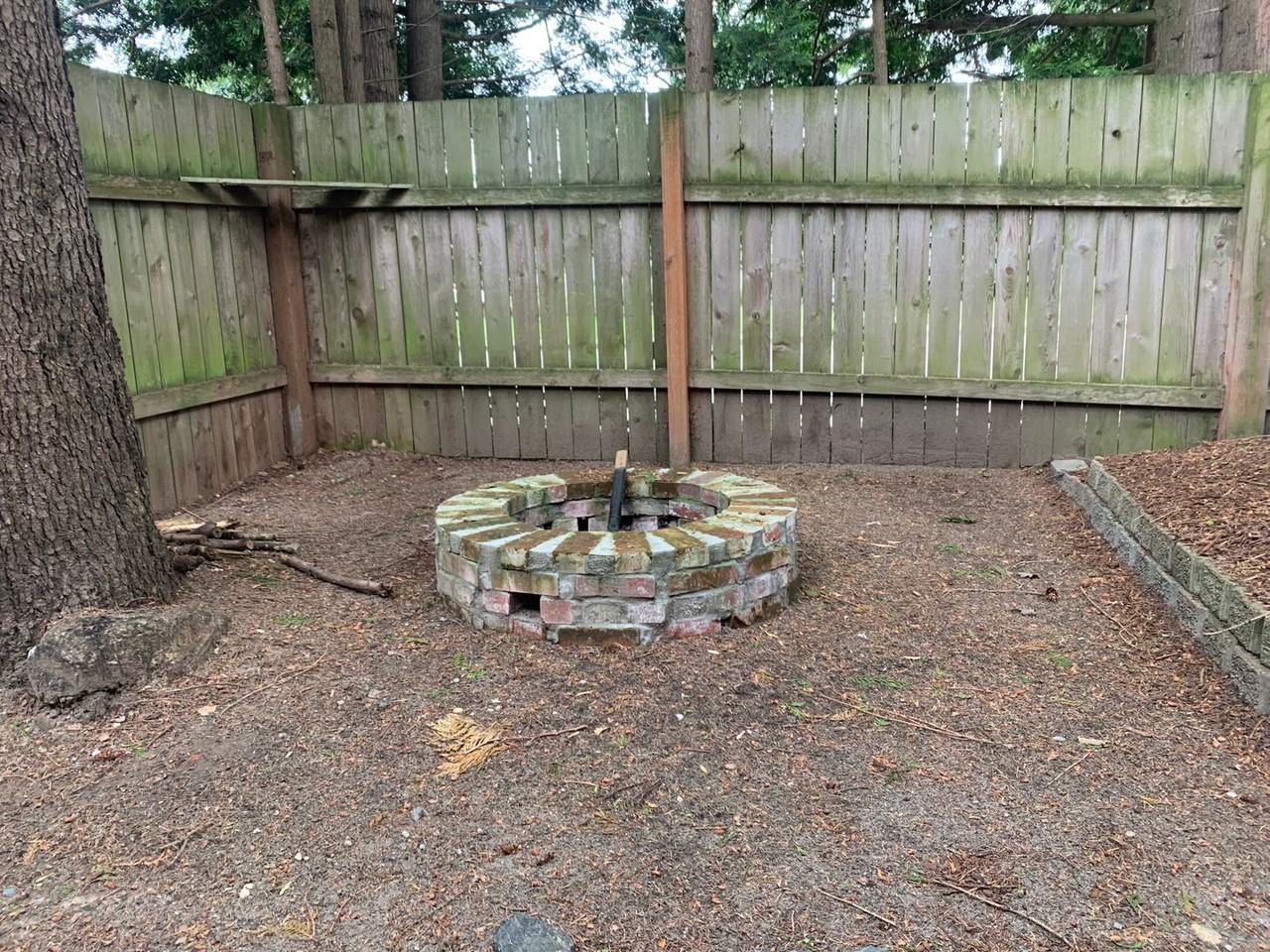 6167 Maureen Dr - Photo 3 of 33