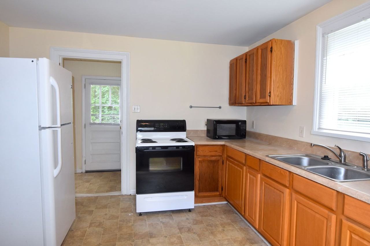 2207 Roberts St - Photo 5 of 8