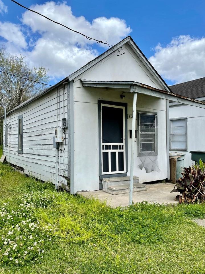 840 Peach St - Photo 2 of 7