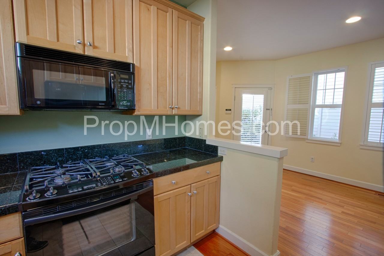 2542 Nw Miller Rd #25 - Photo 7 of 30