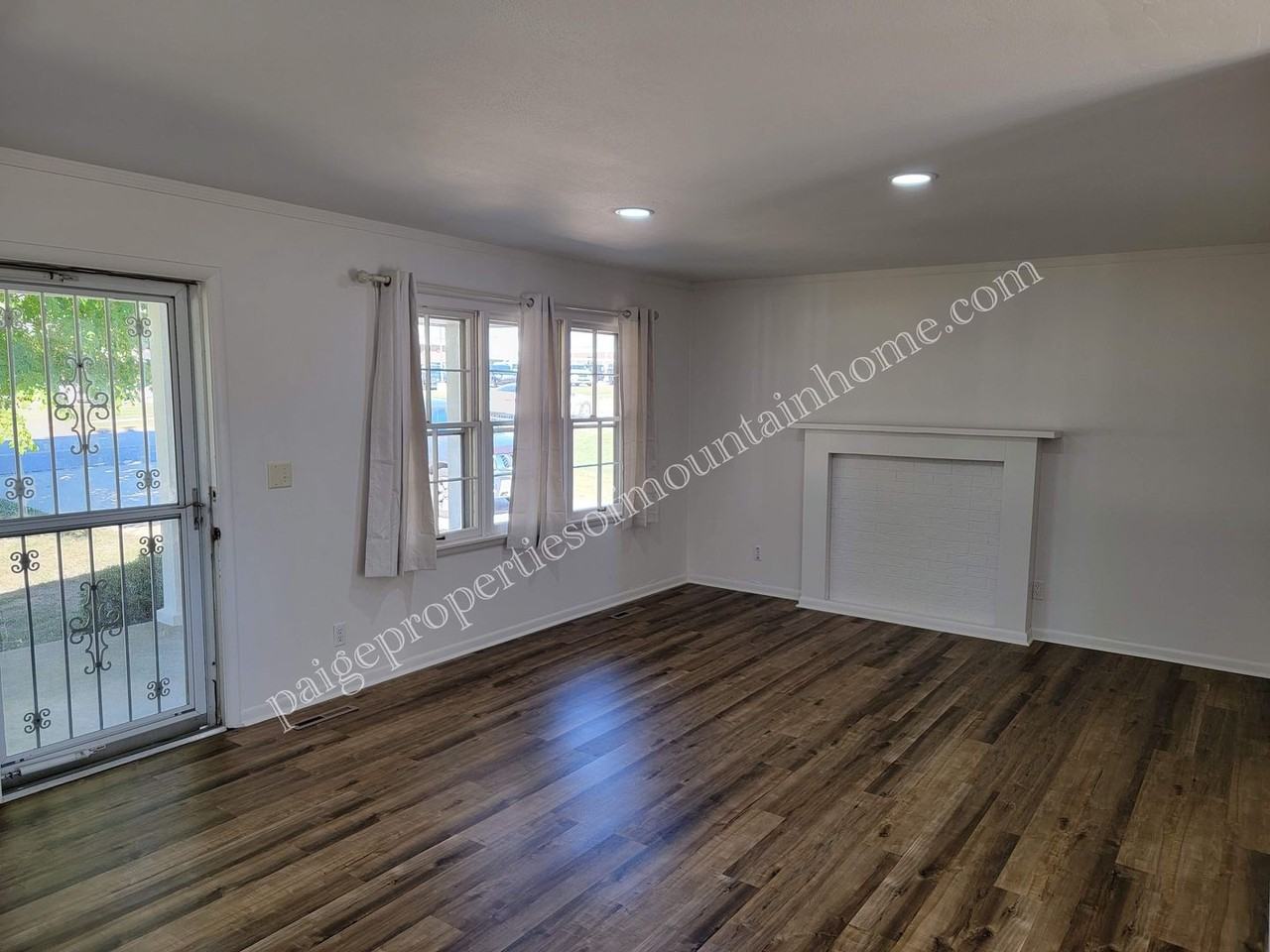 603 N College St - Photo 2 of 15