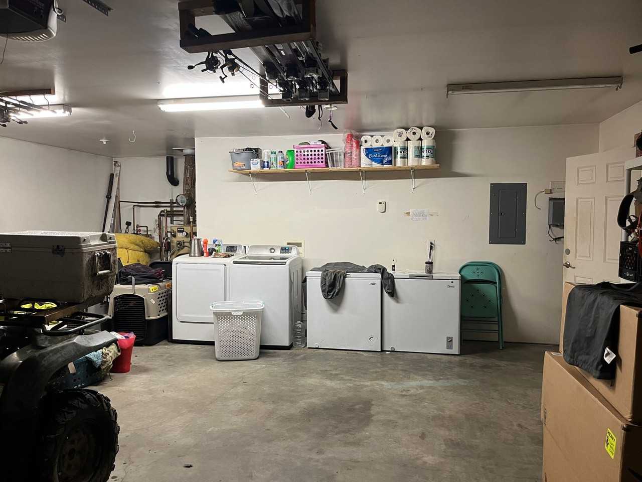 840 Shellinger St - Photo 2 of 16