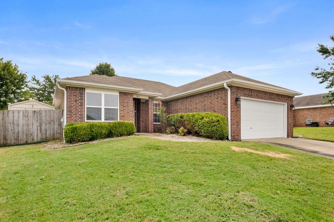 705 Sw Crystal St - Photo 2 of 28