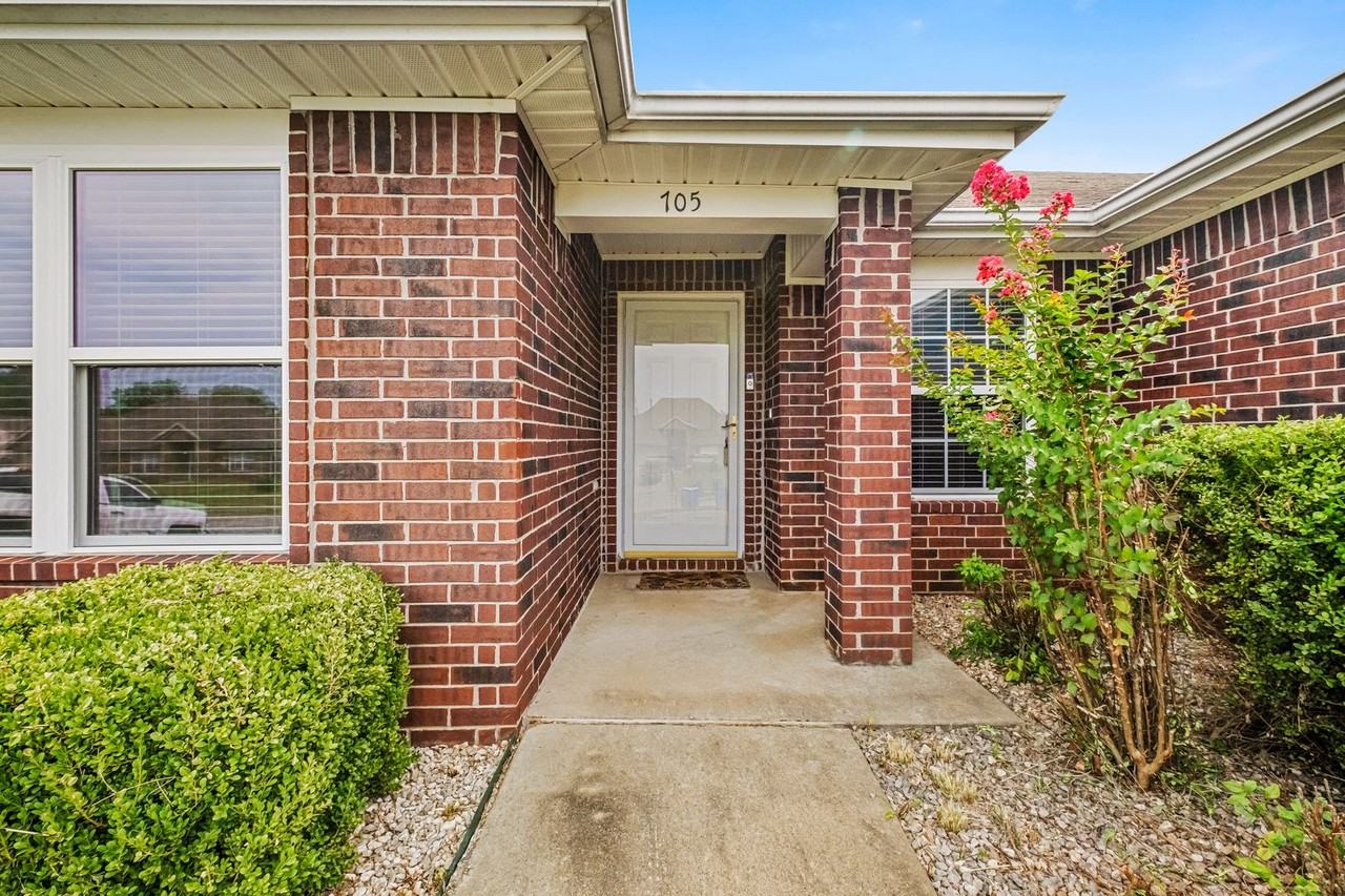 705 Sw Crystal St - Photo 4 of 28