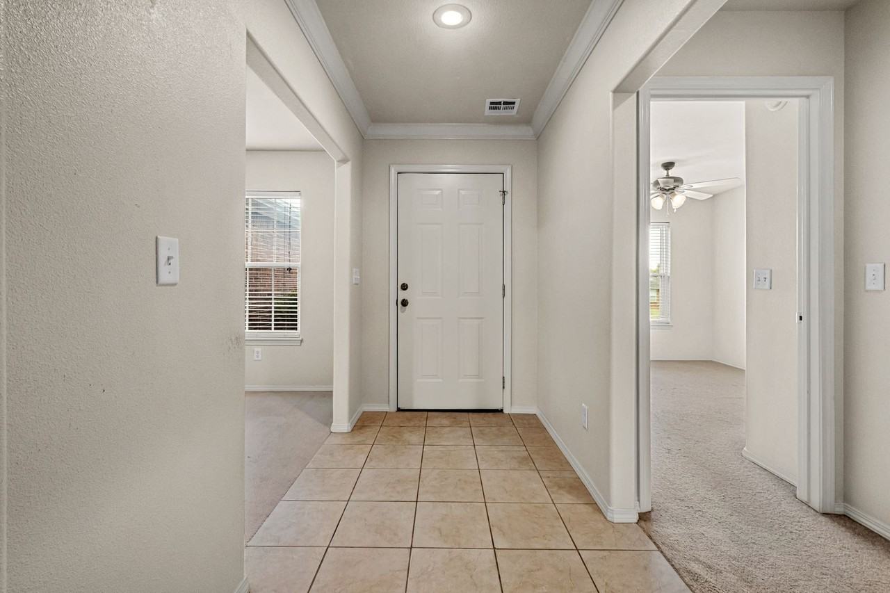 705 Sw Crystal St - Photo 5 of 28