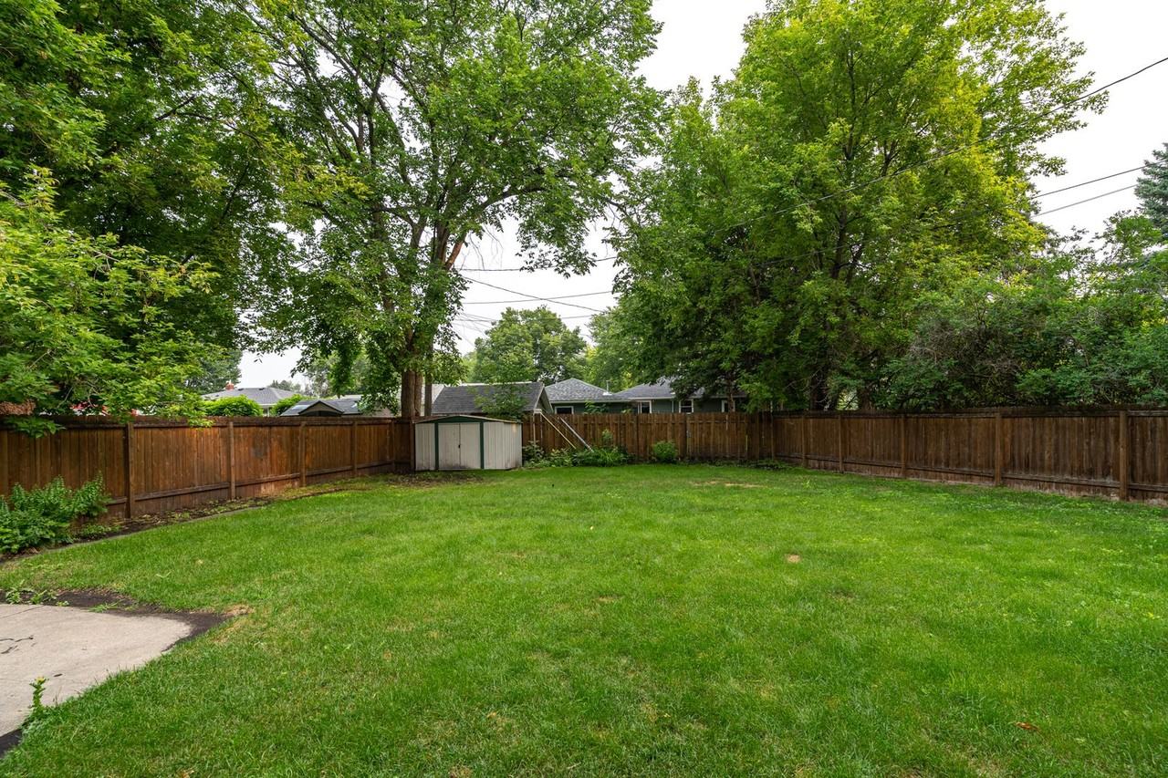 1012 Letnes Dr - Photo 4 of 26