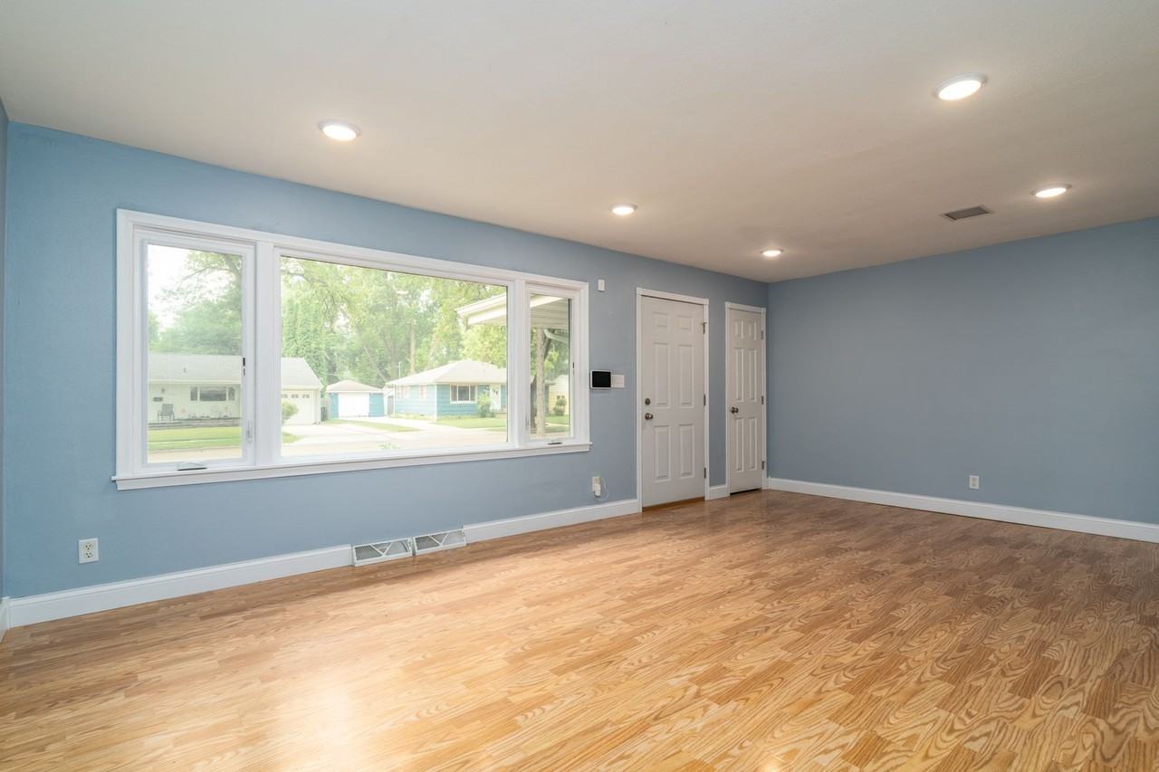 1012 Letnes Dr - Photo 7 of 26