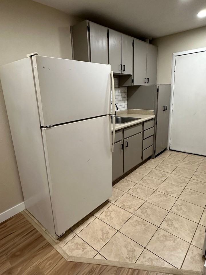 225 E Louise Ave - Photo 6 of 21