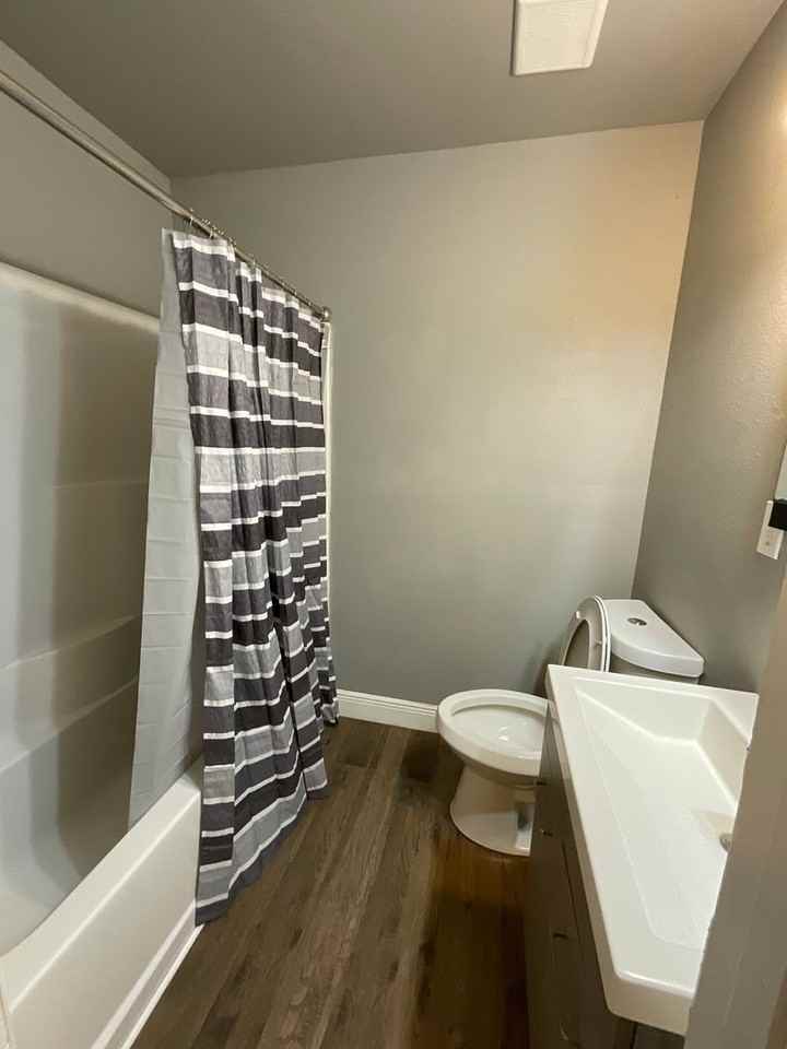 1011 E 4th St - Photo 7 of 11