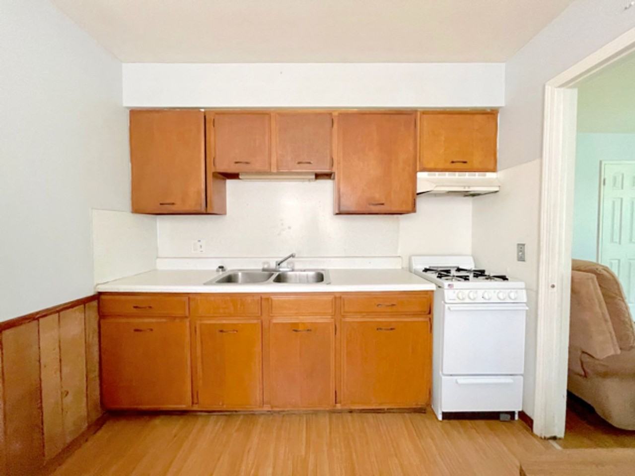 2468 Parkview Avenue - Photo 3 of 12