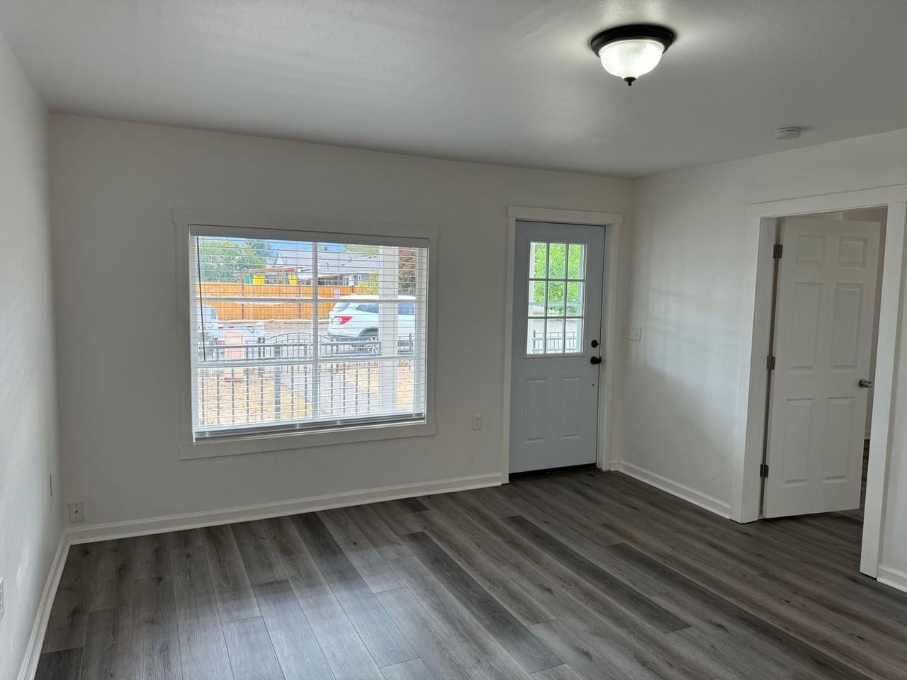 91210 N Harrison St - Photo 3 of 35