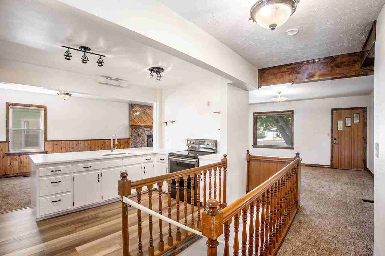 2215 N Corona St - Photo 3 of 25