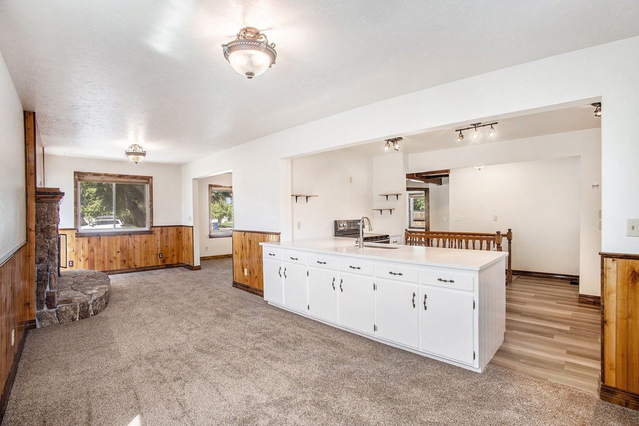 2215 N Corona St - Photo 5 of 25