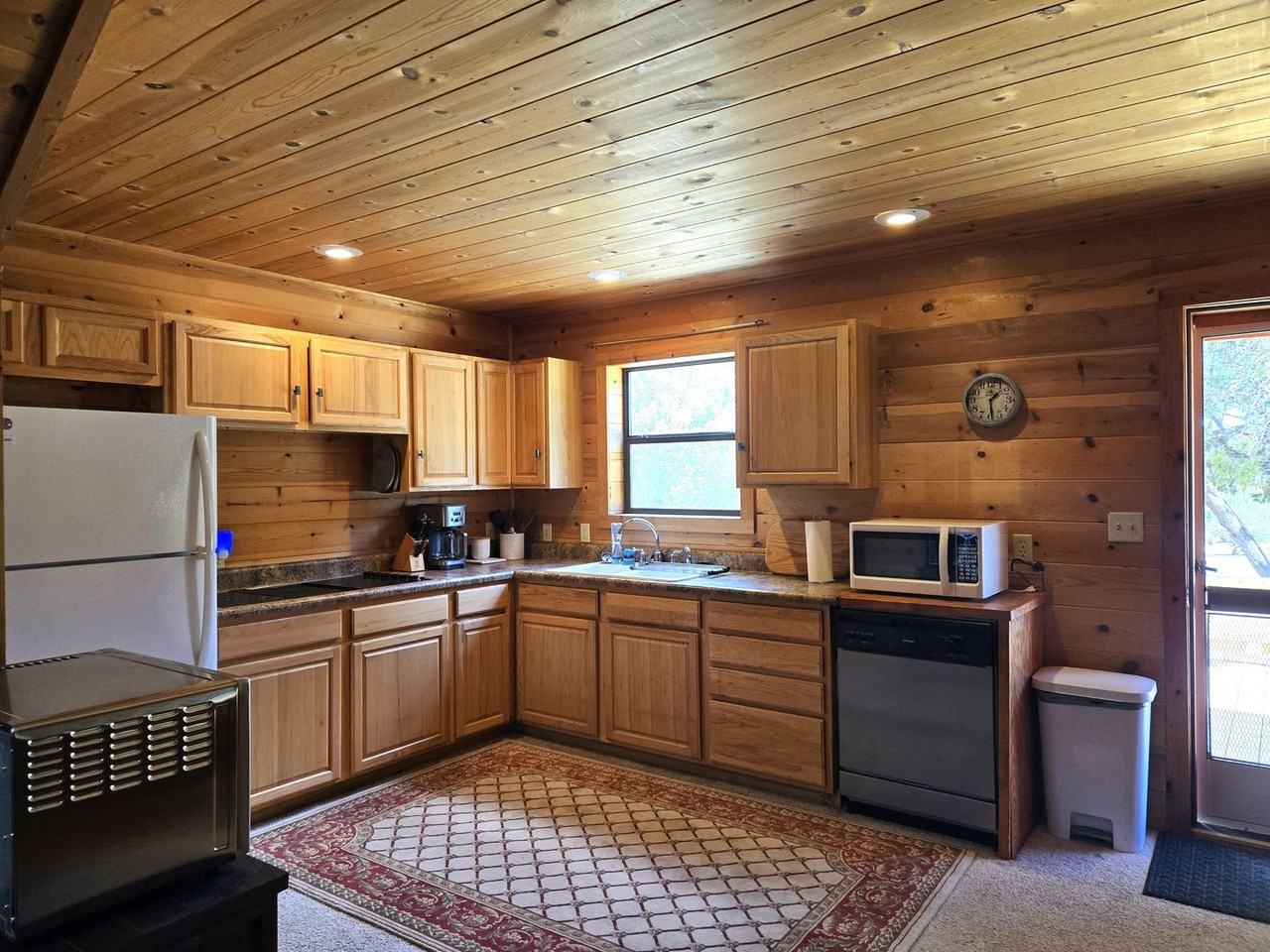 128 Chisholm Trl - Photo 3 of 40