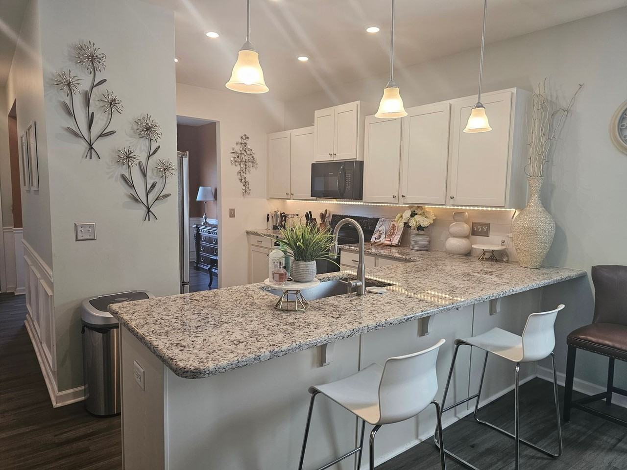 514 Lionheart Ln - Photo 7 of 20