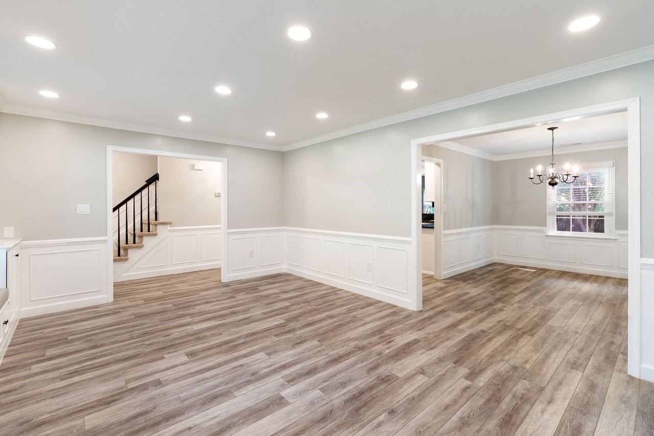 412 Peachtree Ln - Photo 2 of 24