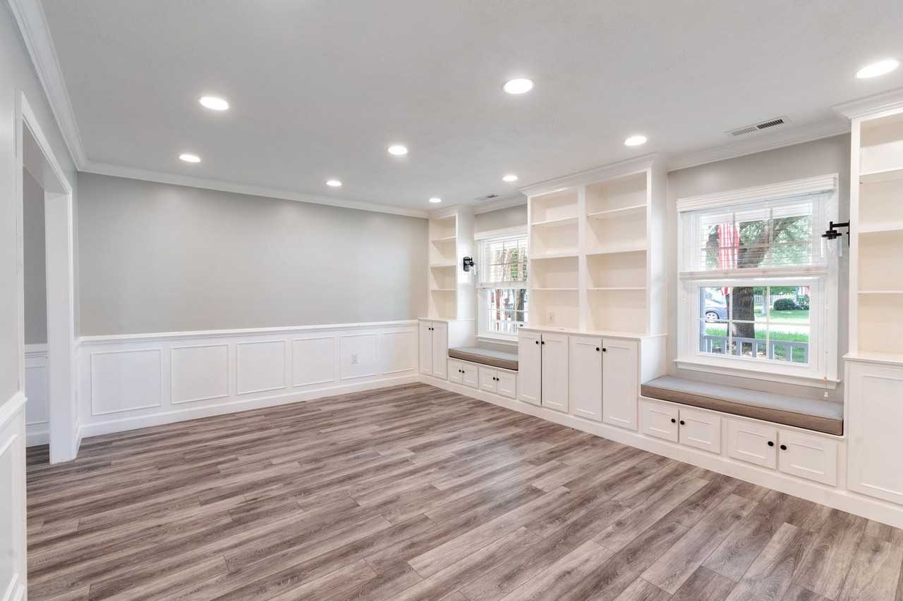 412 Peachtree Ln - Photo 3 of 24