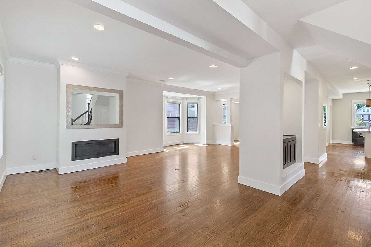 3739 Hyde Park Ave - Photo 7 of 50