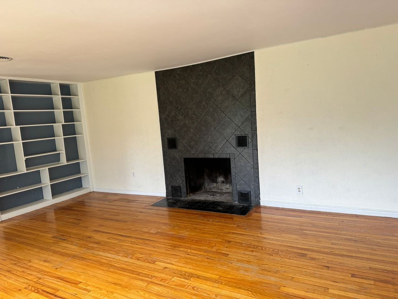 12 Club Ct - Photo 4 of 14