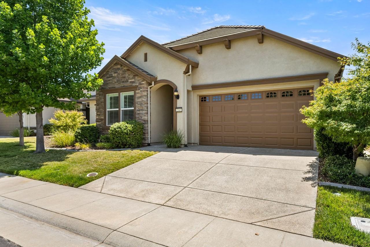 2040 Abby Gate Dr - Photo 2 of 33