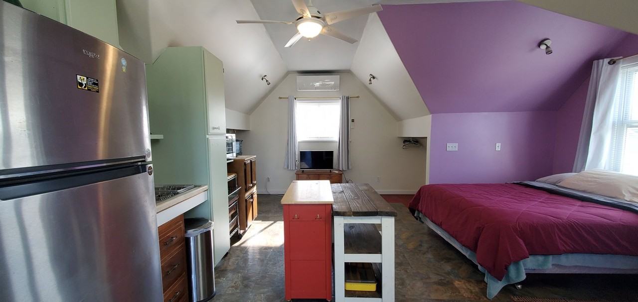 323 W 12th St - Photo 5 of 15