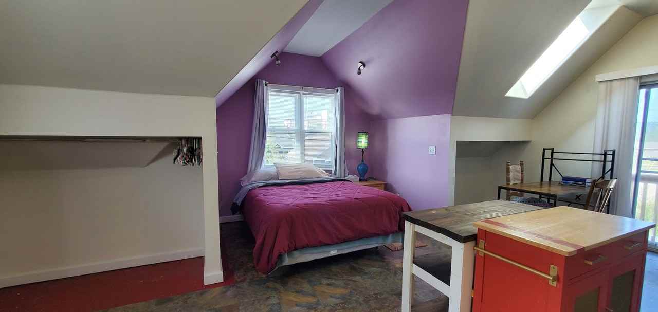 323 W 12th St - Photo 6 of 15